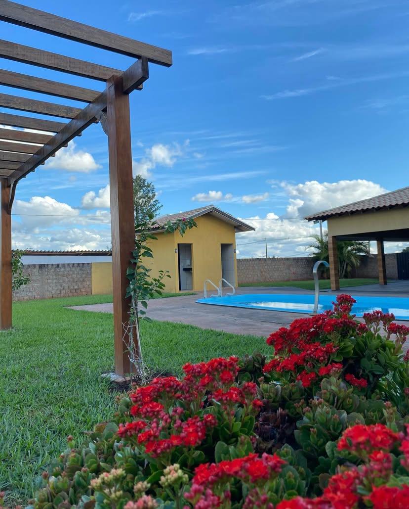 Recanto Suzuki - Vista da piscina e área verde